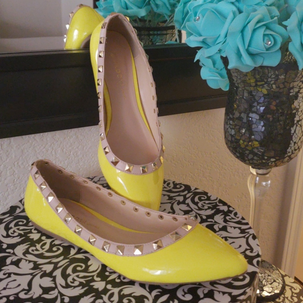 WILD DIVA STUDDED FLATS